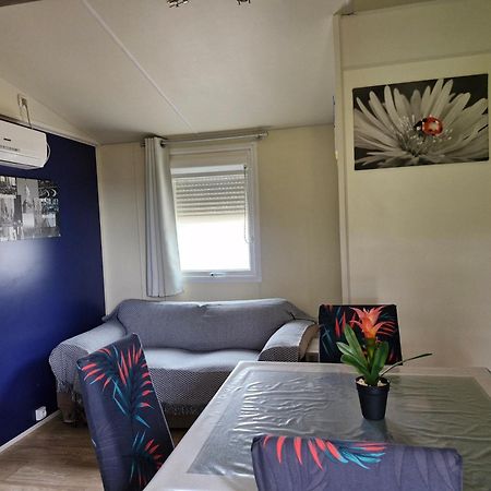 Charmant Mobil-Home Rocbaron Exterior photo