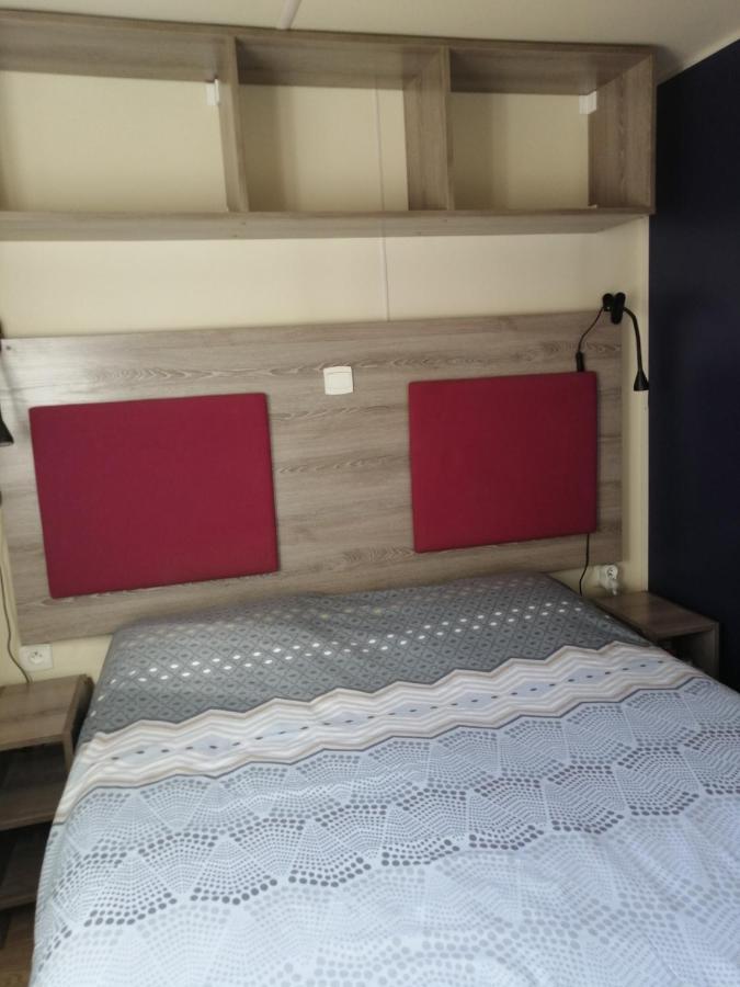 Charmant Mobil-Home Rocbaron Exterior photo