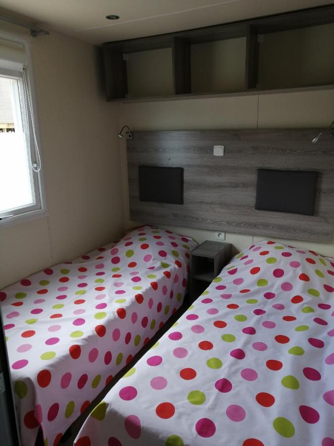 Charmant Mobil-Home Rocbaron Exterior photo
