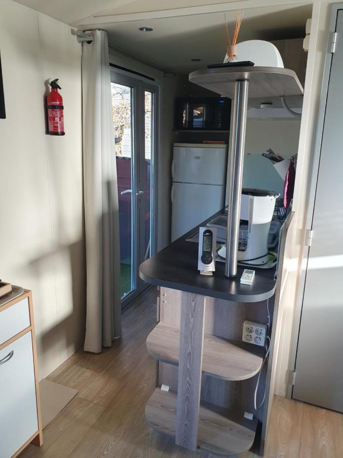 Charmant Mobil-Home Rocbaron Exterior photo